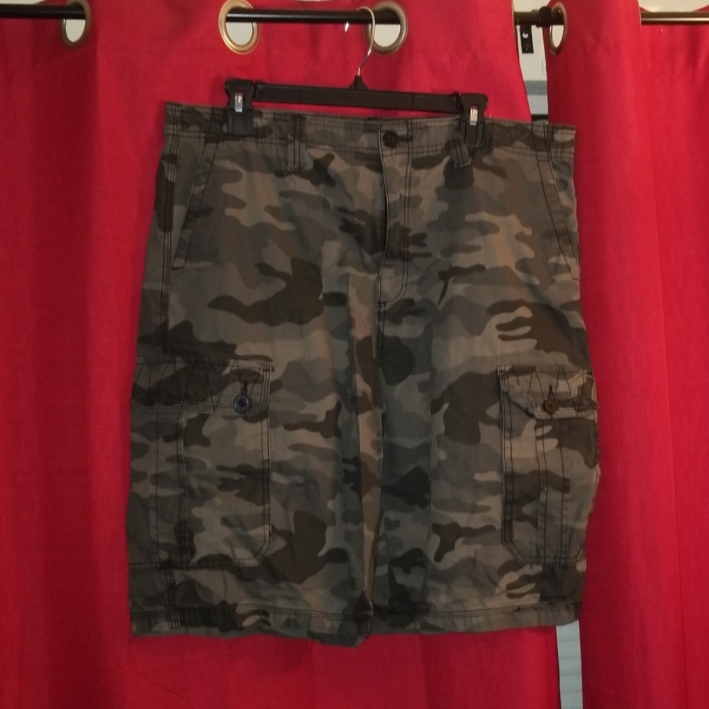 Airwalk multicolored grey camouflaged cargo shorts